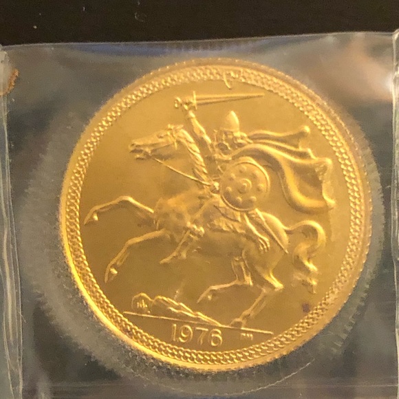 1976 Isle of Man Gold Sovereign Coin - Picture 2 of 3